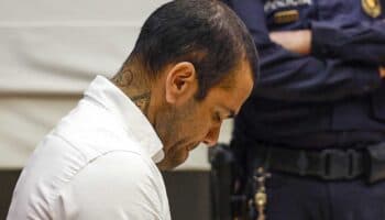 Dani Alves, condenado a 4 años y medio de cárcel por violar a una joven en Barcelona