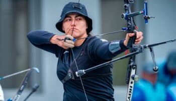 Medallista olímpica, Alejandra Valencia, denuncia que Aeroméxico daño el estuche del arco con que competirá en París 2024