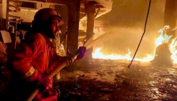 Al menos cien muertos tras bombardeos de Israel en Rafah; rescatan a dos rehenes