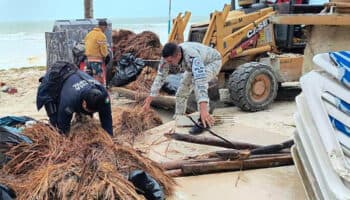 Buscan a pescadores desaparecidos en Holbox; así quedó la isla tras inundaciones | Video