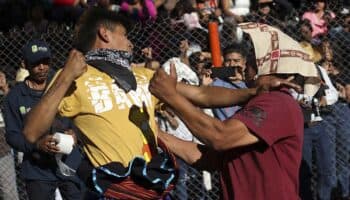 A puñetazos, piden lluvias y buena cosecha en carnaval de Guerrero