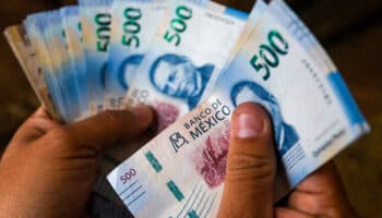 Peso mexicano avanza por segunda jornada tras decisión de Banxico; perfila ganancia semanal