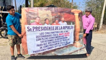 Constructores exigen a AMLO pago por reconstrucción de escuelas en Oaxaca