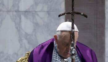 Papa Francisco pide ayuda para leer discurso debido a una bronquitis