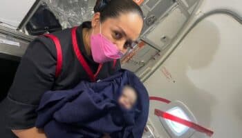 Nace bebé en vuelo de Aeroméxico CDMX - Ciudad Juárez | Video