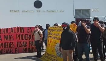 Normalistas se manifiestan en audiencia contra policías señalados por la muerte de Yanqui Kothan