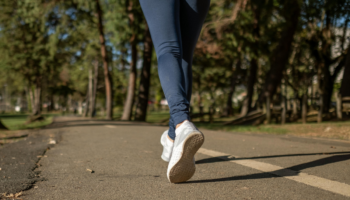 ¿Cuáles son los beneficios de añadir peso a tus caminatas?