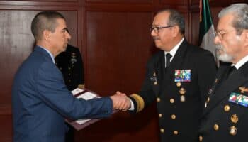 Contralmirante José Ramón Rivera Parga toma protesta como director general del AICM