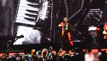 Julieta Venegas eleva su voz en solidaridad con las familias de desaparecidos durante concierto en el Zócalo