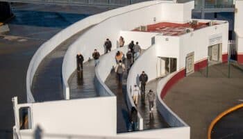 Piden indagar presunta corrupción del INM en Baja California tras caso contra dos agentes