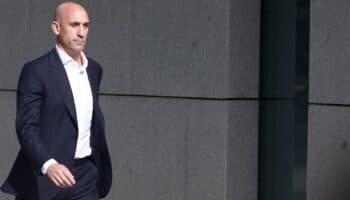 Policía española registra casa de Rubiales y oficinas de RFEF por presunta corrupción
