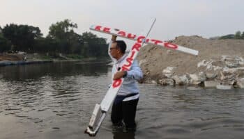 Con un "viacrucis" representan sufrimiento de travesía migratoria en Chiapas