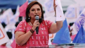Gálvez firma con sangre no quitar programas sociales