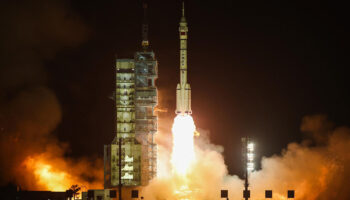 ¡Rumbo a la estación espacial Tiangong! Misión china Shenzhou-18 despega con éxito | Video