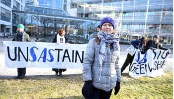 Greta Thunberg, Benedict Cumberbatch y más protestan a Shell por demanda contra Greenpeace