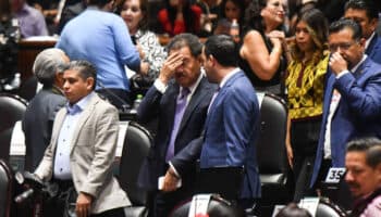 Suspenden debate de pensiones por cambios irregulares a documento; fue ‘error humano’: Mier