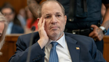 Weinstein será juzgado nuevamente en NY al anularse condena por violación