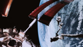 Astronautas chinos completan una caminata espacial de 8 horas y media