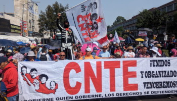 Maestros inician paro general y califican de "burla" la reciente subida salarial