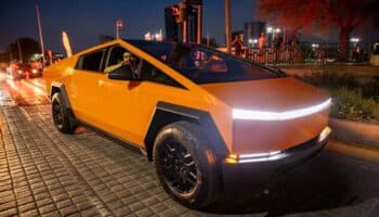 Samuel García pone condiciones para rifar el 'CyberFosfo'