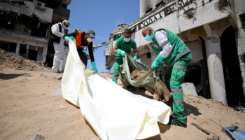 Autoridades de Gaza han exhumado 520 cuerpos, tras hallar 49 en nueva fosa