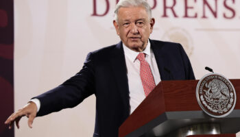 AMLO reporta caída del 68% en detenciones de migrantes en la frontera con EU