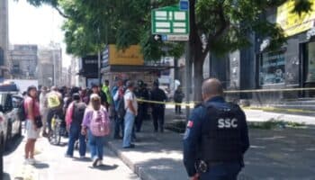 Hombre se arroja desde sexto piso frente a Bellas Artes y pierde la vida