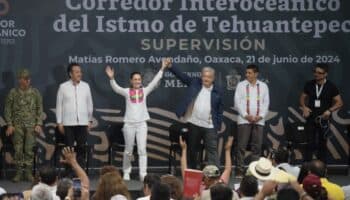 Marina reconoce a Sheinbaum como 'futura comandanta suprema' de las Fuerzas Armadas | Videos