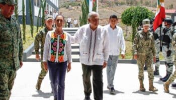 Aristegui en Vivo: Sheinbaum respalda paso de la GN a la Sedena; increpan a ministra Lenia Batres en acto; Slim amplía operaciones petroleras y más...