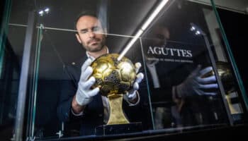 Piden herederos de Maradona la incautación del Balón de Oro | Video