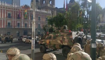 El comandante general del Ejército de Bolivia amenaza con 'tomar' la sede del Ejecutivo; ingresan con tanque
