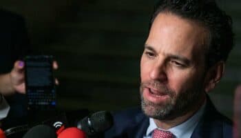 UIF responde a Loret de Mola: Sí investiga a 'Latinus' pero no a él ni a Brozo