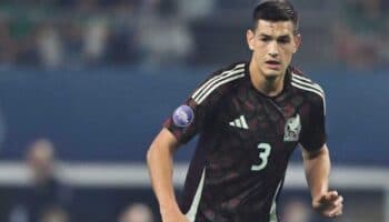 César Montes podría no jugar el partido contra Ecuador por problemas musculares