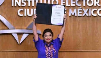 Clara Brugada recibe constancia como jefa de Gobierno de la CDMX