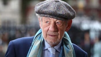 Médicos esperan pronta recuperación de Ian McKellen tras caída del escenario