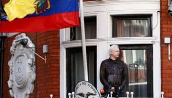 Excónsul narra cómo era Assange cuando vivió en la embajada de Ecuador en Londres | Entérate