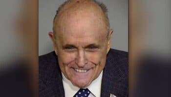 Giuliani es procesado por injerencia electoral en Arizona y le toman una foto policial