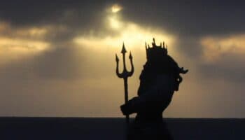 Clausuran estatua de Poseidón en Yucatán