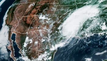 Beryl deja tres muertos, inundaciones y destrozos en Texas