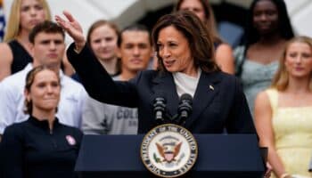 Kamala Harris aparece en público; afirma que Biden ha hecho más en un mandato que otros en dos