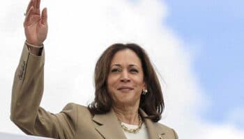 Los demócratas modifican el reglamento para confirmar a Harris a principios de agosto