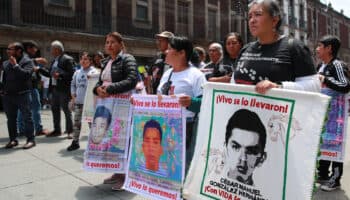 Se reúne Evelyn Salgado por primera vez con familiares de los 43 estudiantes desaparecidos de Ayotzinapa