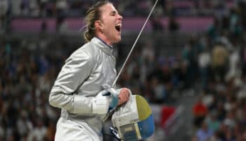 París 2024: Dedica esgrimista su medalla a los atletas ucranianos que han muerto en la guerra | Video