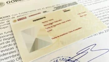 ¿Cómo renovar la residencia temporal mexicana si eres estudiante?