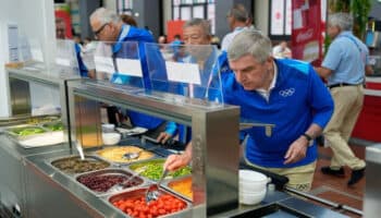 París 2024: Atienden organizadores quejas de los atletas sobre comida y transporte | Video