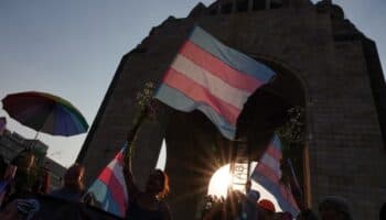 Avala Cofepris terapia de afirmación de género y tratamientos de VIH para mujeres trans