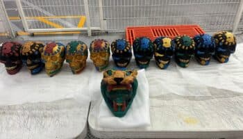 Localizan presunta droga en artesanías mexicanas en aeropuerto de Querétaro