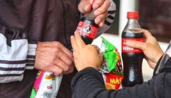 Organizaciones interponen amparo contra SEP por venta de alimentos 'chatarra' en escuelas