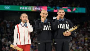 París 2024: Alice D'Amato gana el oro en la viga de equilibrio; Biles se cae y queda fuera del podio | Video