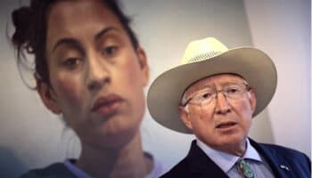 Ken Salazar respalda reforma judicial; señala a jueces por negar extradiciones de narcos